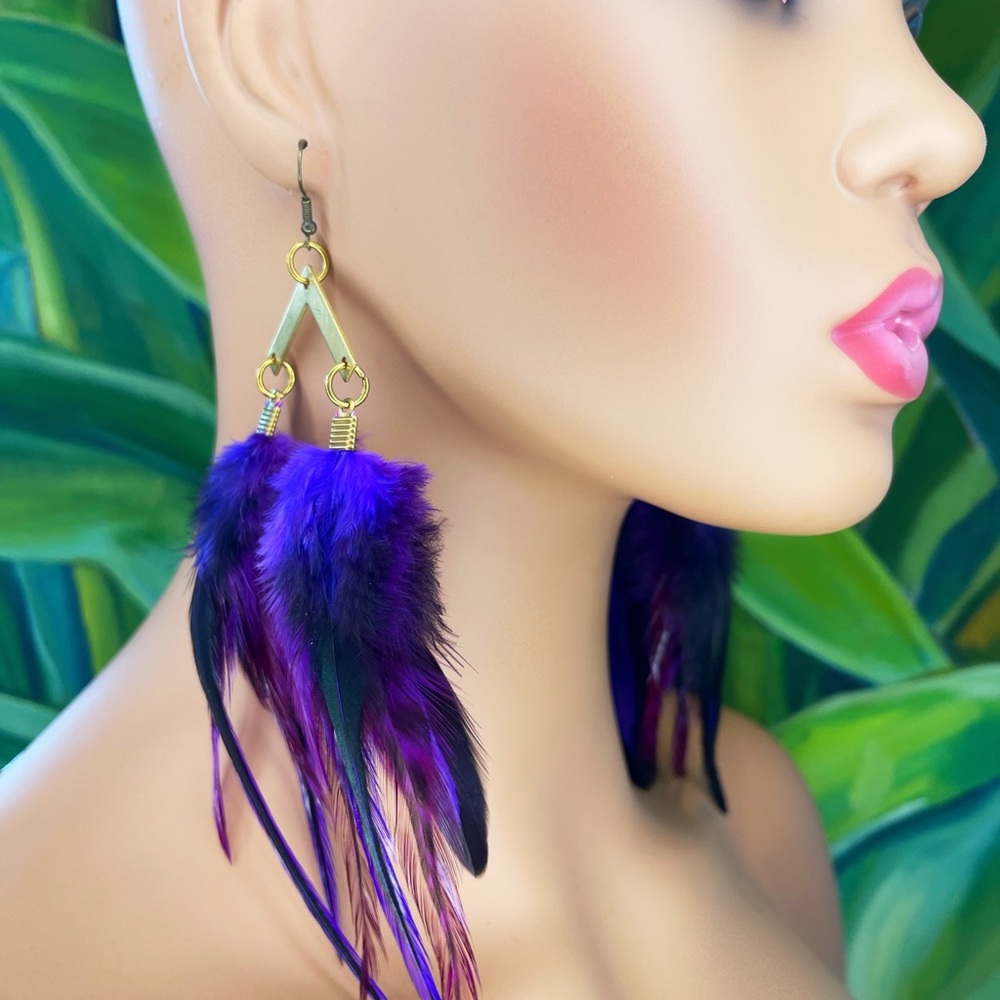 Long purple feather earrings with gold arrow pendants